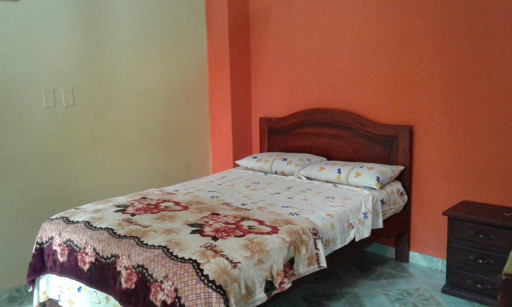 Hostal Jireh Тена Экстерьер фото